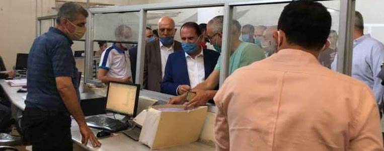 الوزير حمود يتفقد منظومة الدفع الإلكتروني والخدمات المقدّمة للمواطنين في مركز نقل "نهر عيشة"